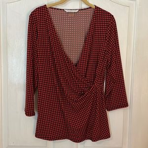 Peter Nygard Red/black houndstooth 3/4 sleeve blouse size Large.Christmas